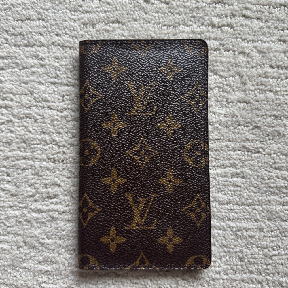 (Authentic) Louis Vuitton Monogram Long Wallet / Passport Cover